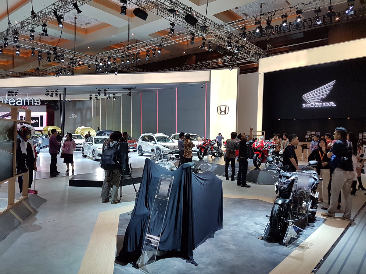 AbsoluteEOjkt's tweet image. Yang lagi di @IIMS_ID langsung mampir ke @hondaisme #AbsoluteEvents #JavaExpoProject
