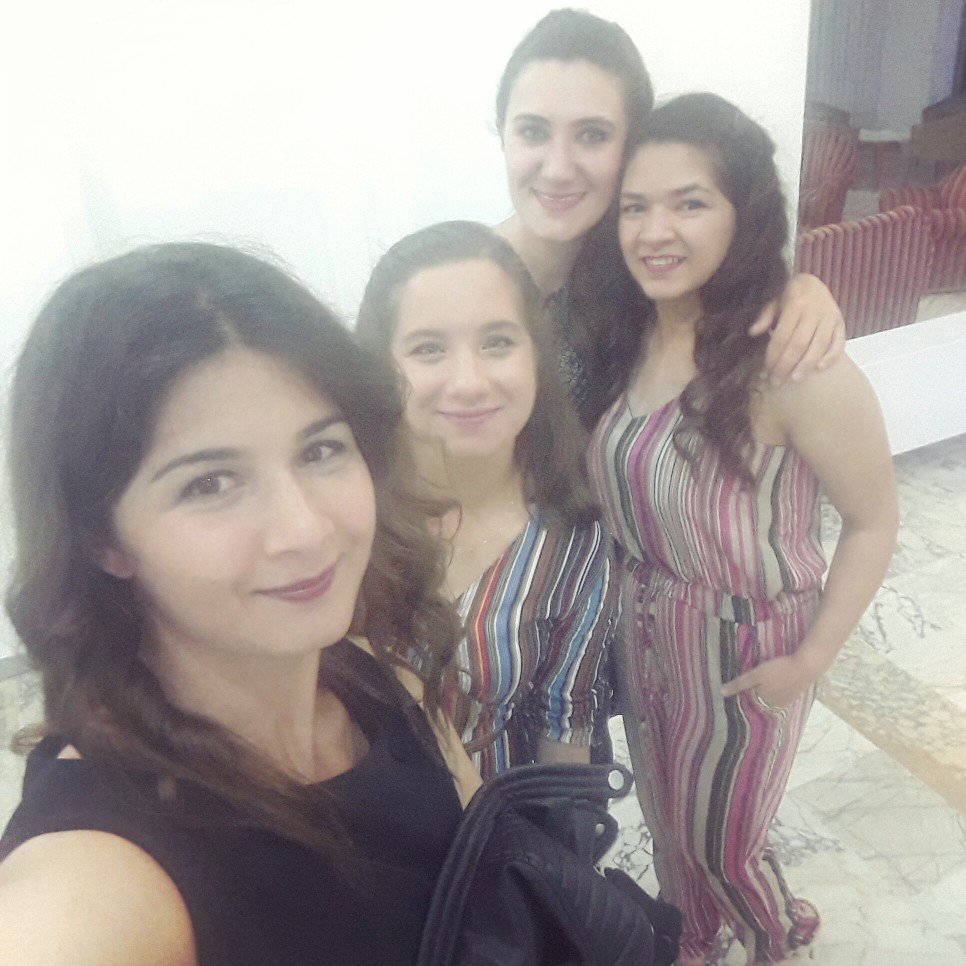 Nilgnkorkmaz7's tweet photo. #birömürboyu #mutlulukar #negüzel # kınaydı # maşallah 😍😊 @yeliz_4747hotma https://t.co/0uUOWzpc6v