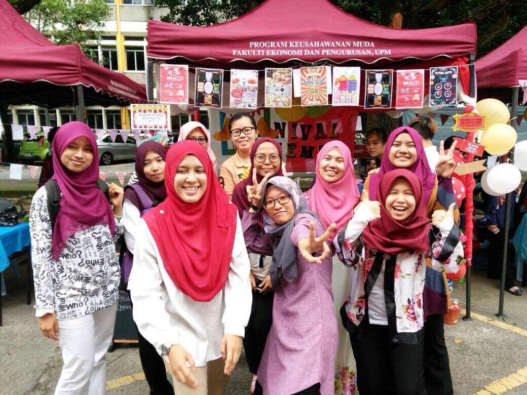 jia_sharifuddin's tweet image. Come visit us now! @ParkingFakultiEkonomidanPengurusanUPM before 4pm! #Entrepreneurshipclass