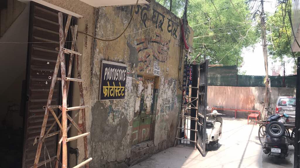 ivorycreation's tweet photo. Our artists are turning this wall into art #workinprogress @SwachhBharatGov @incredibleindia @makeinindia @ArtReview_ @India_ArtFair https://t.co/Te40QzWN7T