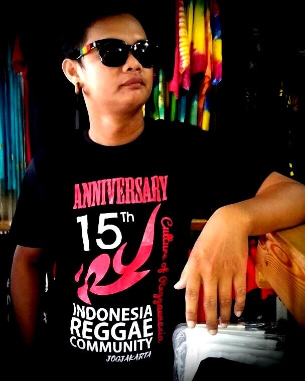 Sudah ready gyus. 
T-shirt 15th anniv irc. Mari dilarisi :))
Untuk pemesanan bisa kontak ini <a href="/_Bearlovin/">Nurma Dihardjo</a> 
<a href="/EetJohnson/">Aat bengal</a>
