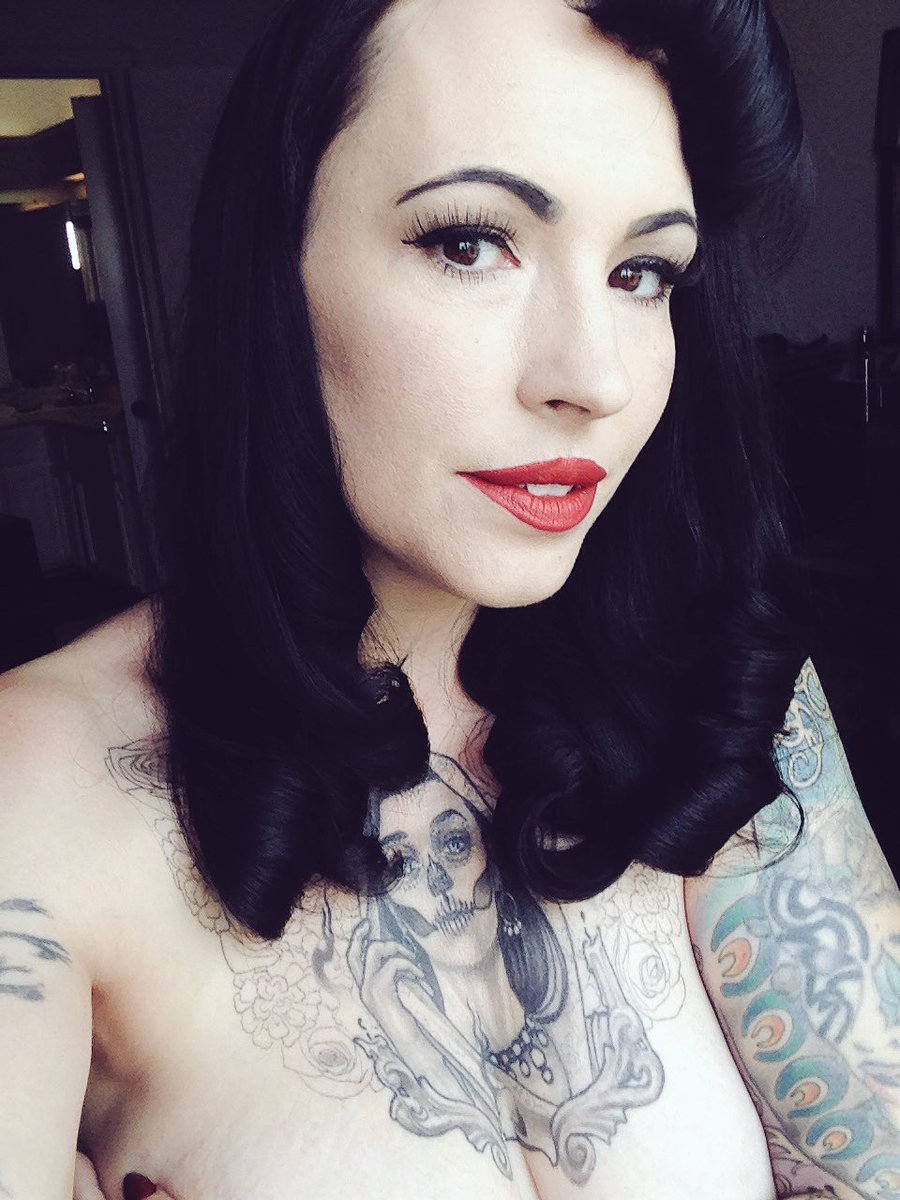 PinupGirl GunGirl 🔫💃 on X: #PinUpGirl @SirenSaintSin  t.coVXxMILaMo3  X