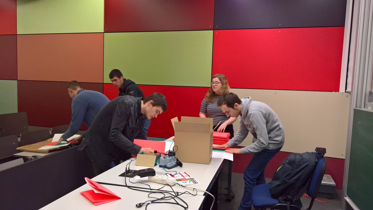 VHJoeri's tweet image. De quiz voorbereiden voor vanavond! #HoGent #Aalst #ToegepasteInformatica