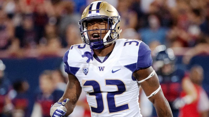 As we head into Rounds 2 and 3, who are the best players available in the #NFLDraft? qoo.ly/exjcu