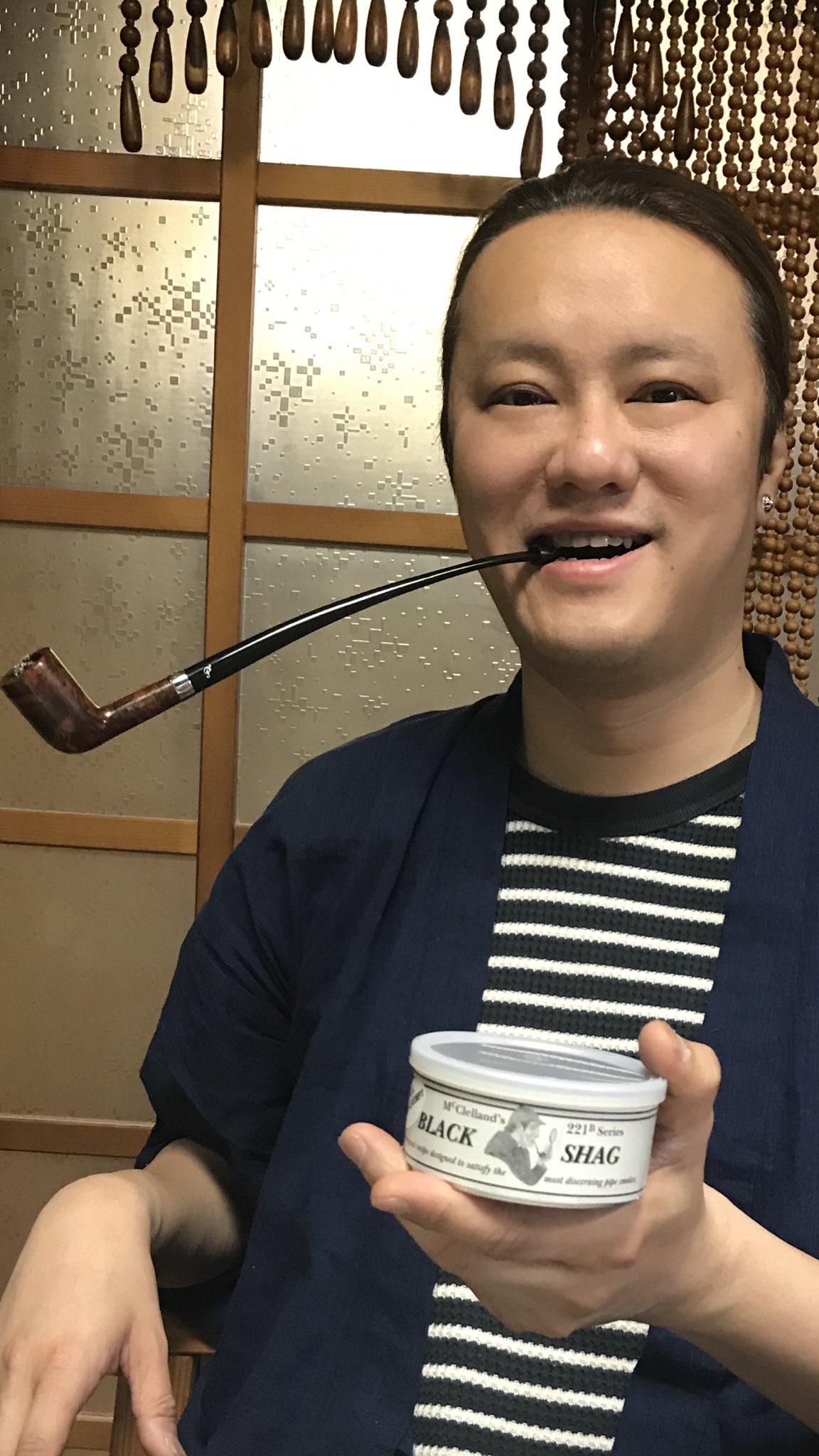 Uzivatel ほそのゆうじ Na Twitteru グラナダtv版のシャーロック ホームズ ジェレミー ブレッドが咥えていたパイプに似たピーターソンのチャーチワーデン 詰めてる葉は Black Shag ホームズがマントルピースに釘付けにしたペルシャスリッパのつま先に入れてた