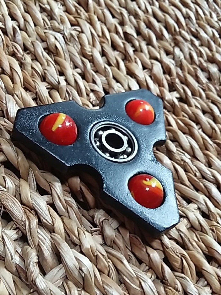 Turo_IRL's tweet image. 🎁 NEW CONCOURS 🎁 

GAGNE UN HAND SPINNER
   RT &amp;amp; FOLLOW 
✔ @Turo_IRL 

T.A.S : 50 RT