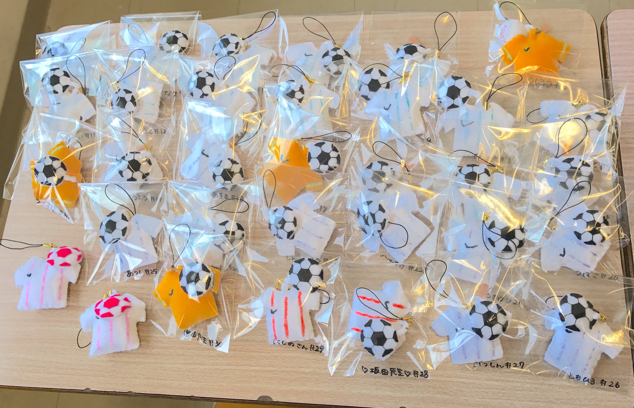 近大福岡サッカー部 明日から上位リーグが始まります 筑豊優勝目指して頑張りましょう 決して上手とは言えませんが マネージャーから2 3年生に向けてお守りを作りました 近大福岡サッカー部 明日から上位リーグが始まります 筑豊優勝目指して頑張りましょう 決して上手とは言えませんが マネージャーから2 3年生に向けてお守りを作りました