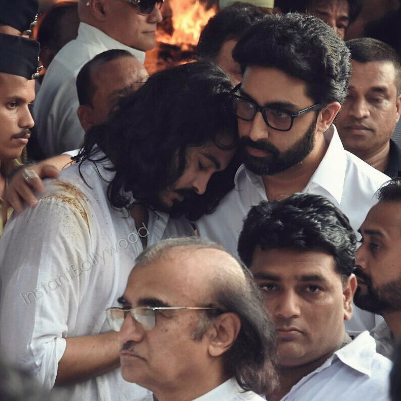 Instantbollywood On Twitter Abhishek Bachchan Consoles Late Vinod Khanna Ji S Youngest Son Sakshi Khanna Vinodkhanna Bollywood Sakshikha Https T Co Tgkt6soere Https T Co Ou2uu8enix abhishek bachchan consoles late vinod