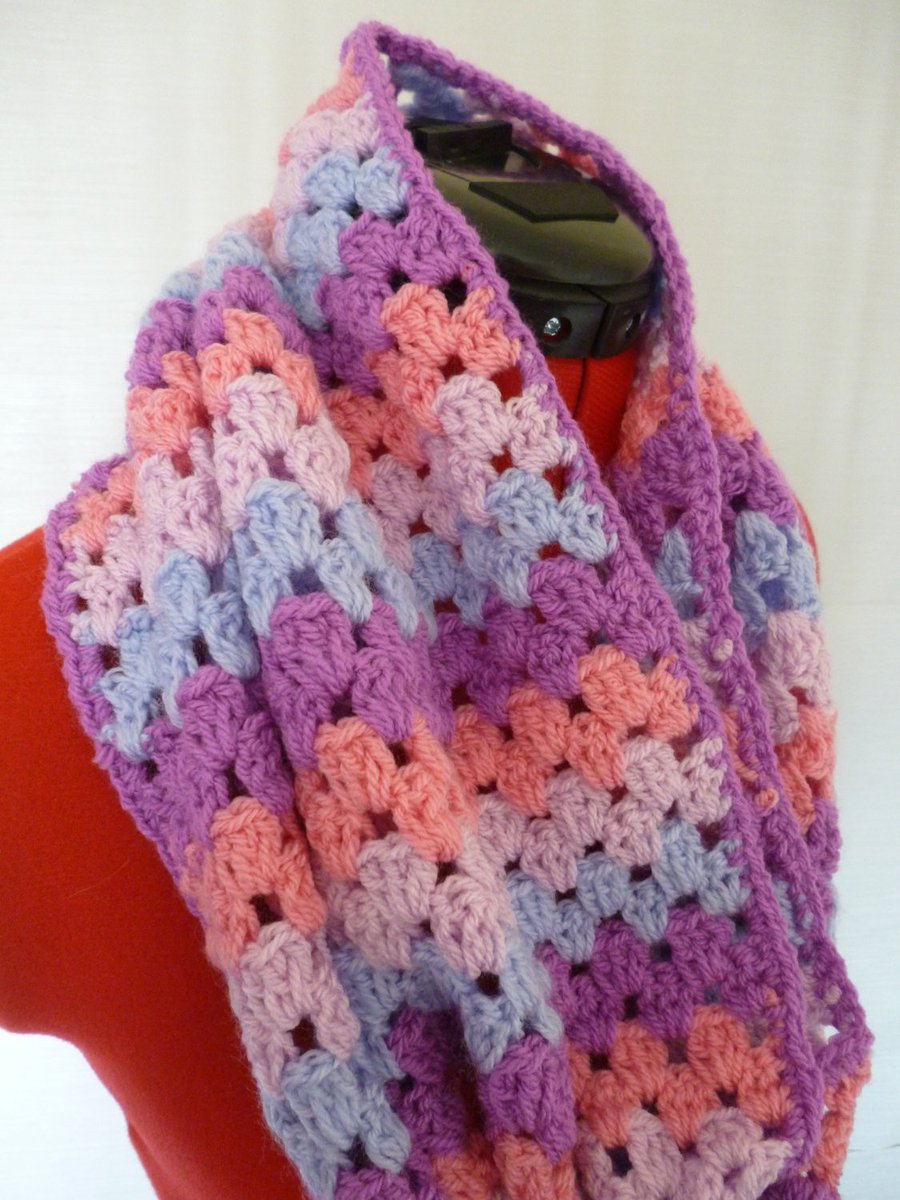 khaosandkismet's tweet image. Crochet cowl, granny stitch scarf, multi pastel scarf, neck… tuppu.net/9437ef2b #UniquelySam #KnittedNeckwarmer