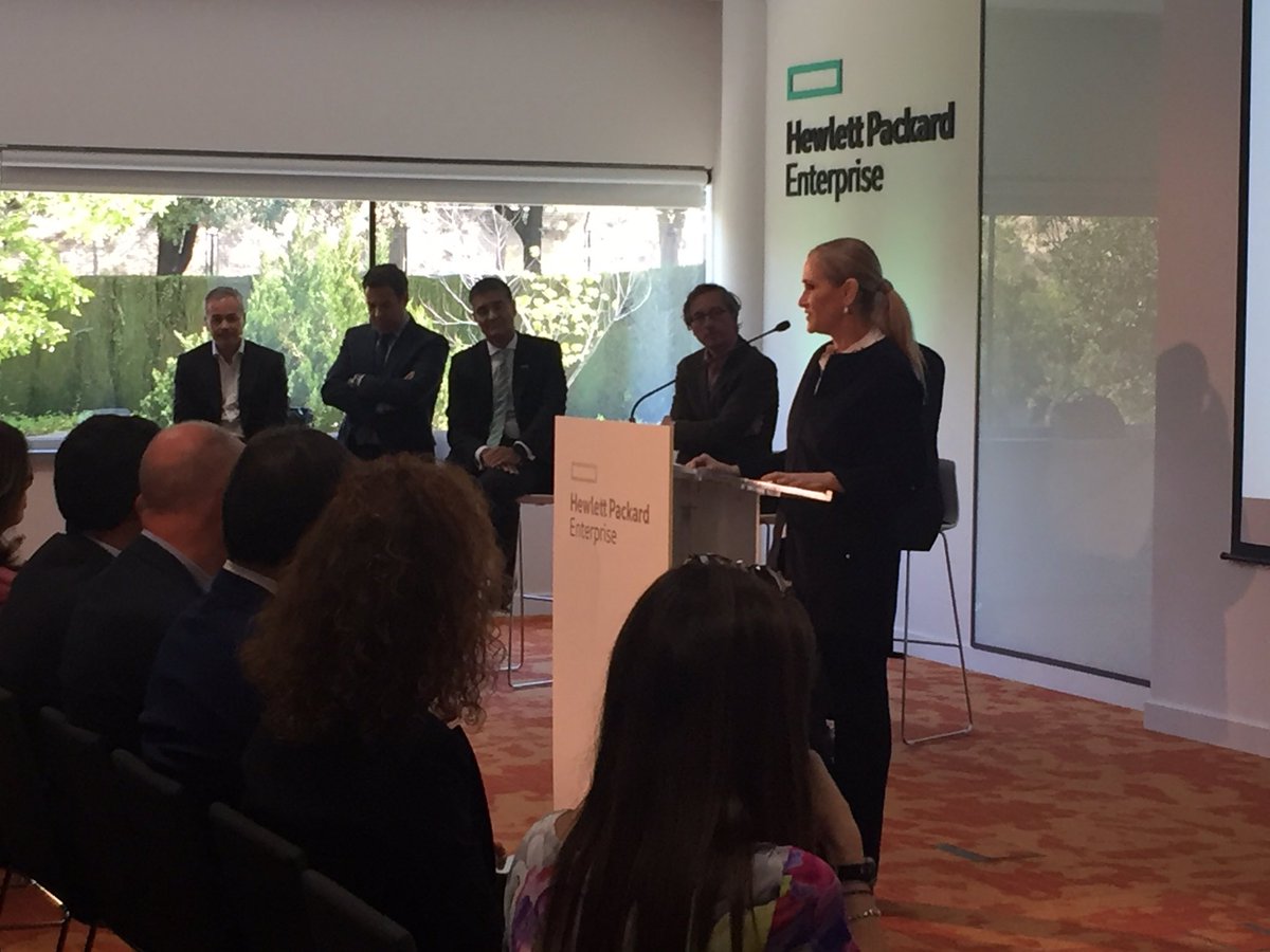SusanaRojo's tweet photo. Las instalaciones del #hpetechcenter serán referencia en la nueva #economiadigital del mercado tecnológico español @ccifuentes @HPE_ES https://t.co/cqBgBtDzwU