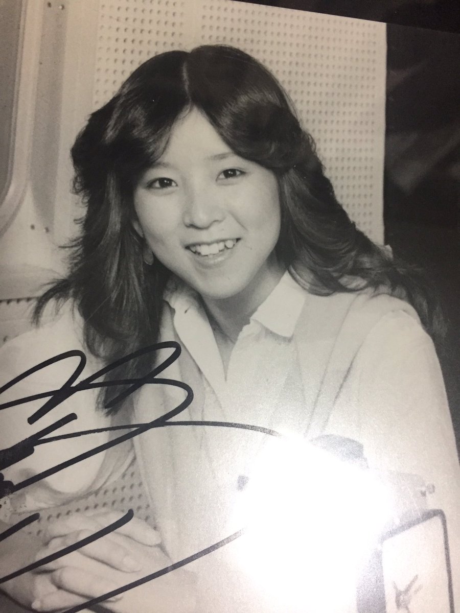 Satoshi Shimada 先日 川島なお美さんのラジオ番組のノベルティグッズと 直筆サインいり写真を入手しました かなり古いものだと思います やはりお綺麗ですね ノベルティも クリーニングすれば なんとかなるかと 直筆 川島なお美 お笑い漫画 Satoshi Shimada 先日 川島なお美さんのラジオ番組のノベルティグッズと 直筆サインいり写真を入手しました かなり古いものだと思います やはりお綺麗ですね ノベルティも クリーニングすれば なんとかなるかと 直筆 川島なお美 お笑い漫画