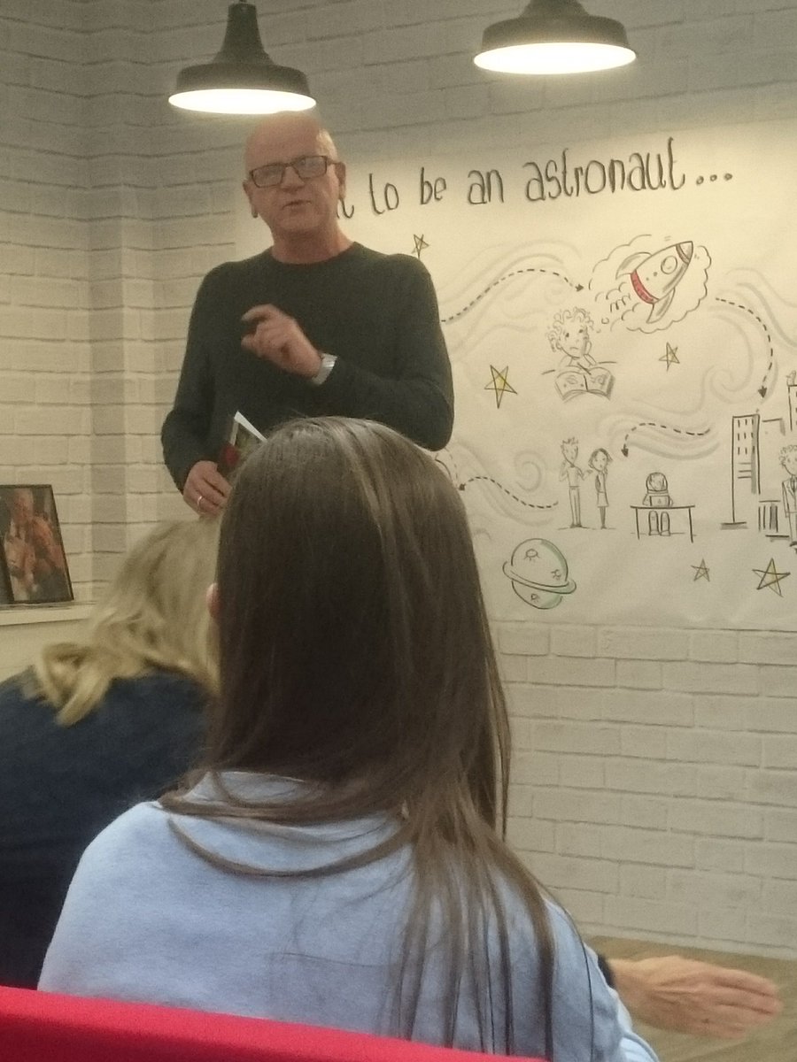 damianmcalonan's tweet photo. Inspiring afternoon thanks @jamurphymm @helloNKD & all speakers @putneyred @Stephen_TBIF. More on BI Vendor Days https://t.co/bCTXPgNOjG https://t.co/R9Q6t02Qli