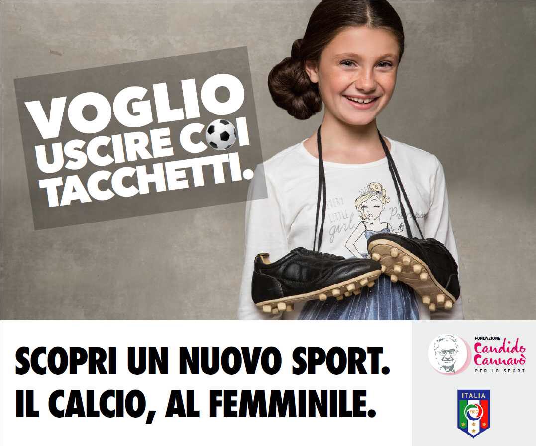 Gazzetta_it's tweet photo. Scopriamo un nuovo sport: il calcio, al femminile! @panicopa https://t.co/Aej7qjEGbo