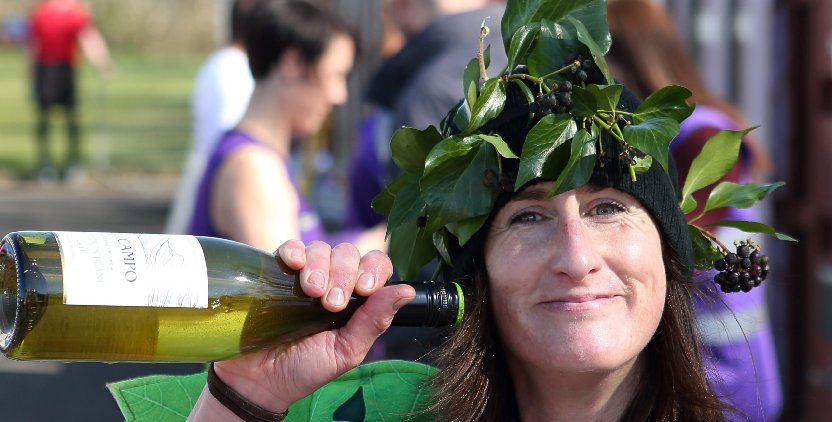 fizifit's tweet photo. Can wine make you run faster? https://t.co/9cJ23oJi69 https://t.co/PZsQnCLSw7