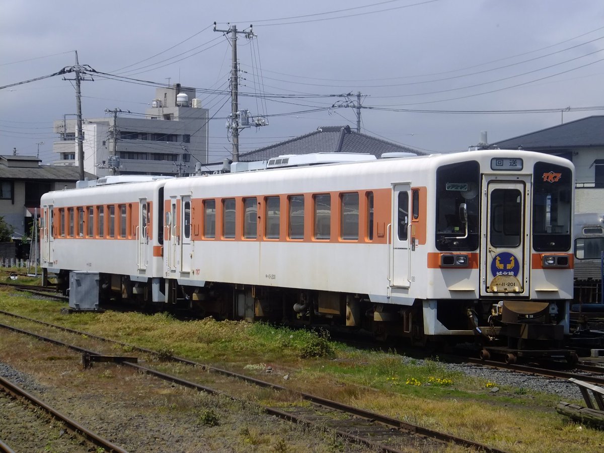 ট ইট র Expressおぅつき ひたちなか海浜鉄道 Part4 キハ5 ミキ300見学後は 部品取用として那珂湊の地 へとやってきた元城北線用のキハ11を撮影 外観は 現役時代と大差はなく今にも走り出しそうな気がするほどの状態です そして毎度お馴染み ギャラリー