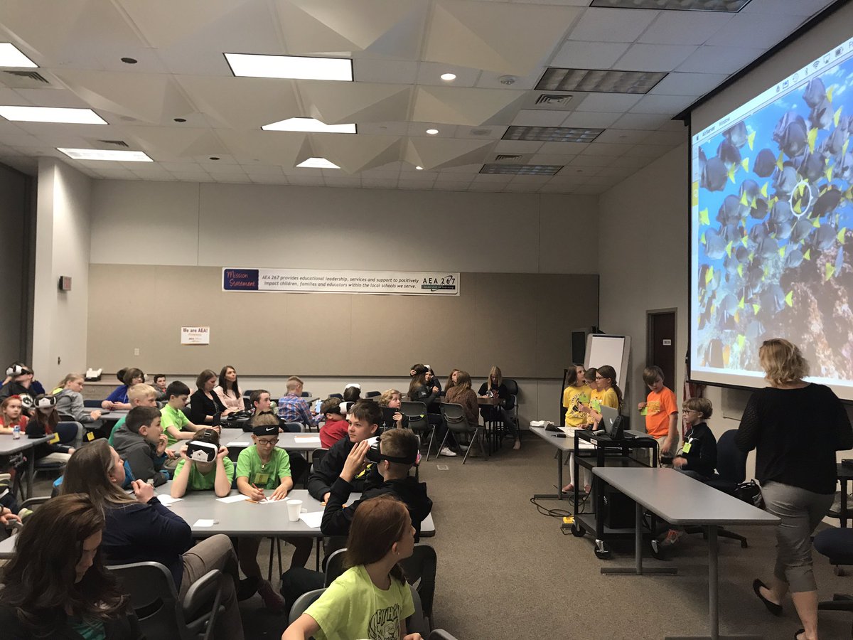 corey_rogers's tweet photo. CVCS students leading @GoogleForEdu Expeditions #aea267StuTech @AEA267 @mmcowell https://t.co/sWr35vziXA