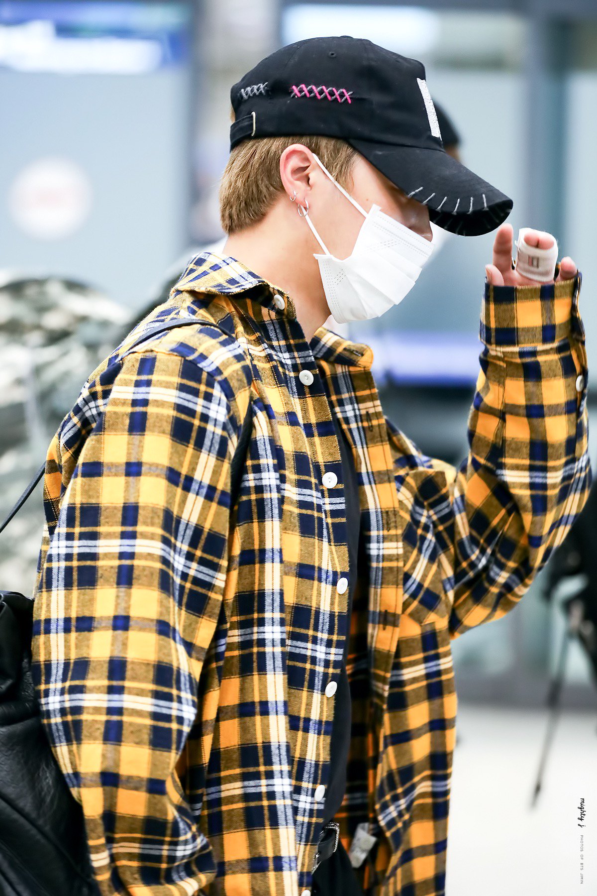 C-g338YUIAAPh5a?format=jpg&name=orig