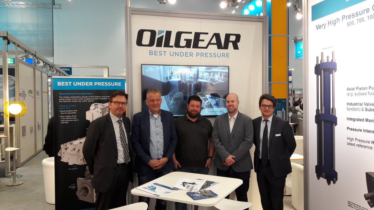 Hom4n's tweet image. Constructive meeting about #Erasmusbrug with @OilgearUK (and EU) at @Hannover_messe, DE. With @IstimewaElektro and @wbikker @Stadsbeheer010