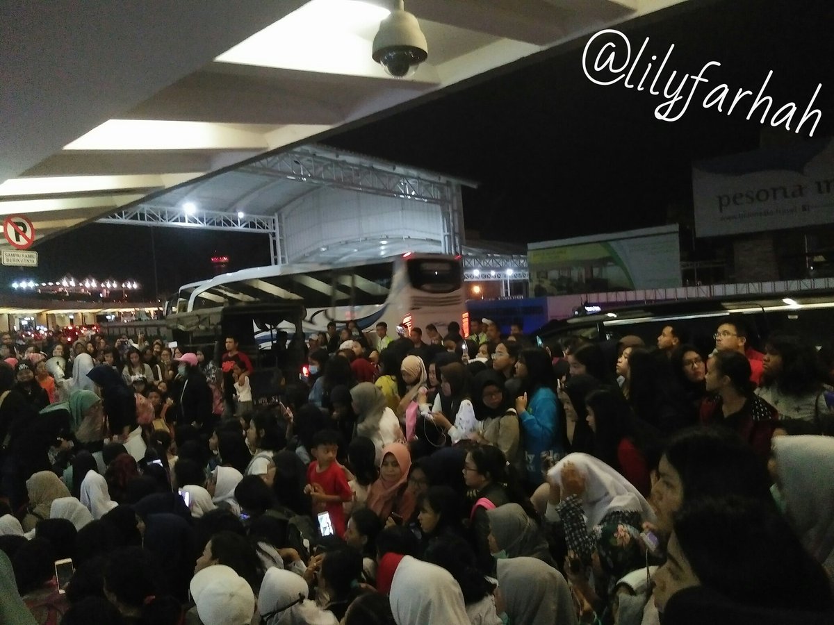 ARMY Indonesia menunggu BTS 