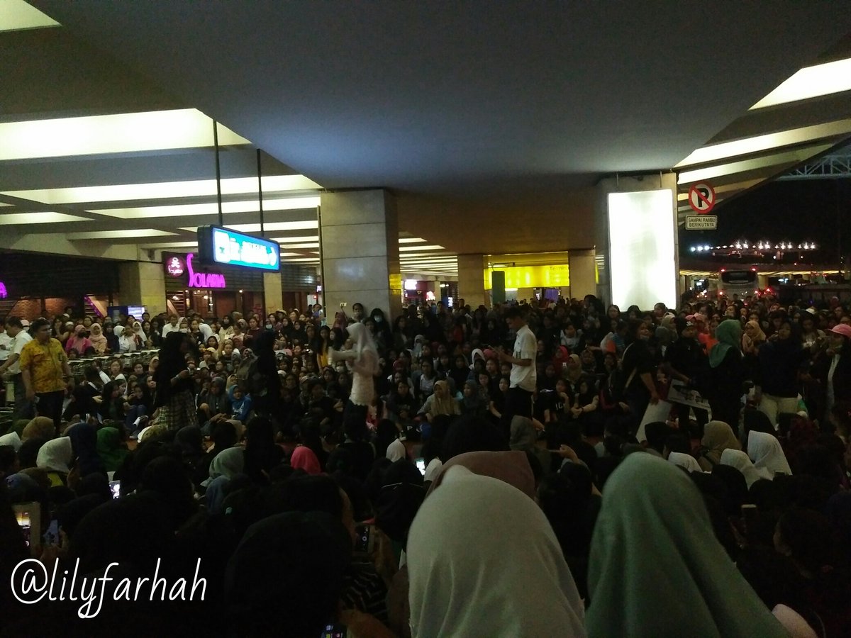 ARMY Indonesia menunggu BTS 