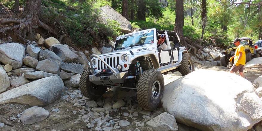 Jeep's tweet image. Weekend plans? Check.