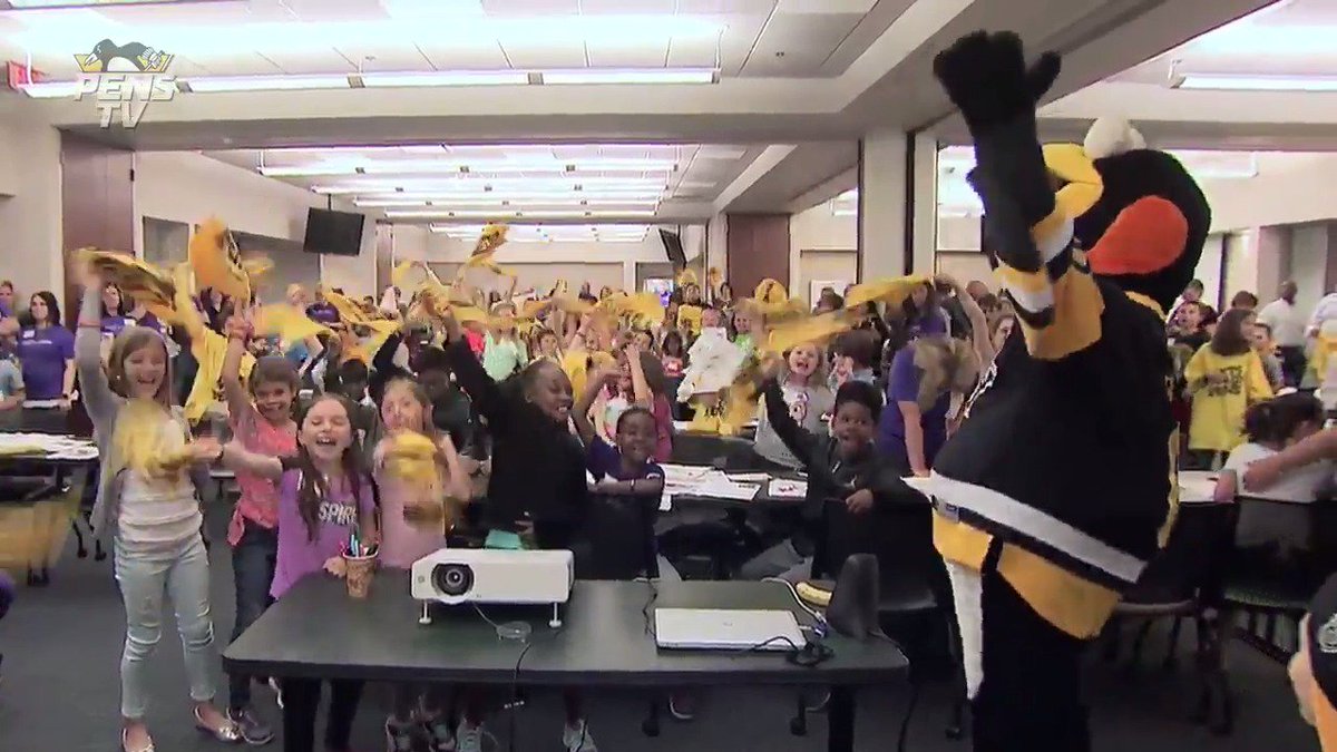 Yesterday @armdog, @CelinaPompeani, and Iceburgh hit the road to spread Penguins cheer around the city. Take a look. https://t.co/K9YdnJvpYu