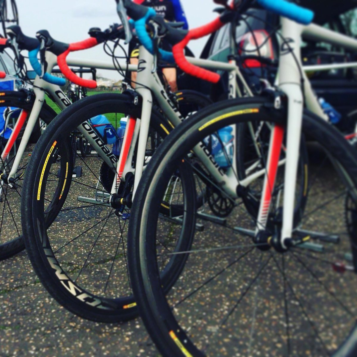 SigmaCannondale's tweet photo. Final prep being done ahead of the excellent @ThamesVelo Spring Road Race on a new, well-known circuit 😁 #ridelots #driftroad #sprintervals https://t.co/JW0W2300WG