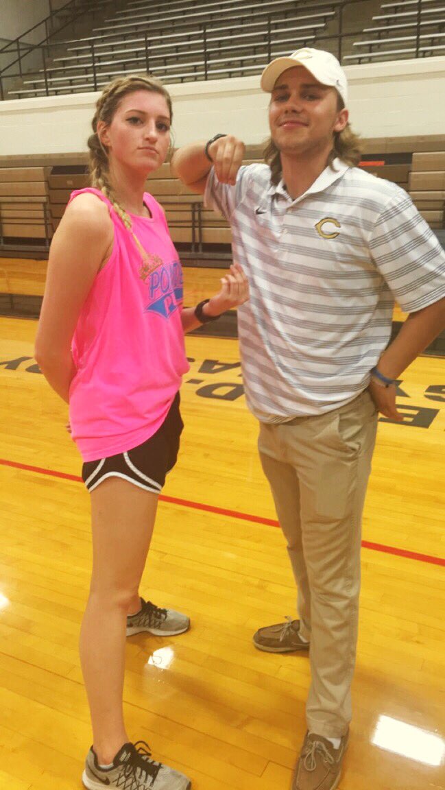 dylanfredericks's tweet image. happy birthday to the best dancer i know #yeeeeeet 🔵🎊🎁🎉  @_laurenmck_