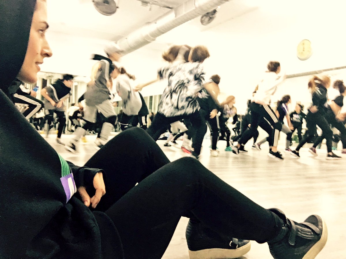BAREI_MUSIC's tweet photo. La que vamos a liar con #KidzOnTheBlock en los #PrimaveraPop de @Los40_Spain de BCN/MAD y MLG... Id con fuerzas porque os haremos bailar 👟👟 https://t.co/QLbIkQ4TGZ
