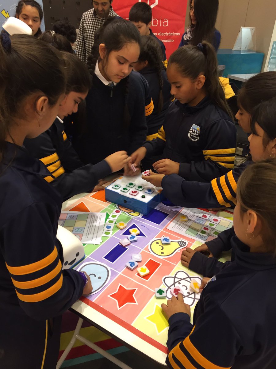 holamimocl's tweet image. Ya estamos acompañando a @zembiacl en #MiPrimerCodigo @Biblioteca_Viva #codingkid #biobio #educación