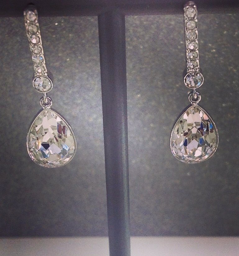 TWSwarovski's tweet photo. Looking for wedding inspiration? #looknofurther Find us @Royal_Shopper @charles_fish #swarovski #royaltunbridgewells https://t.co/1c6WI6pjrb