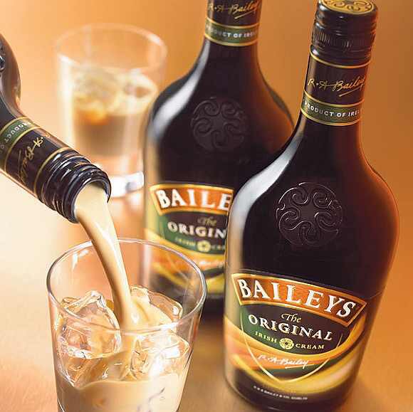 fleetwoodbeach's tweet image. It&apos;s the #BankHolidayWeekend #Yipeee

How about starting the weekend with one of these? ⬇️ Too early? Ok, try a #Baileys 🍦 instead at #FBK!