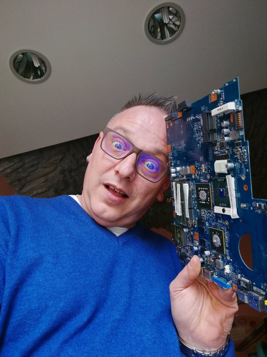 algoritmico1970's tweet image. Schede madri dei notebook un disastro...