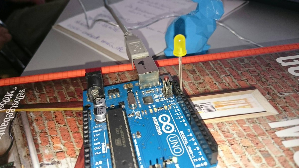 UlrikeSchmidt's tweet image. Programmieren mit #arduiono, erste Erfolgserlebnisse ;-) Multiplikatoren Workshop #besser_machen