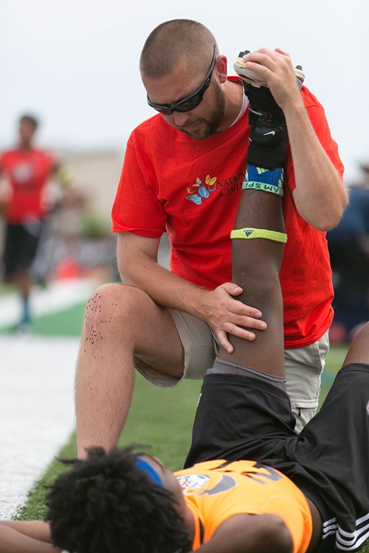 Don't overlook the importance of stretching; it can help decrease your risk of injury! <a href="/NCHSportsMed/">NCH Sports Medicine</a> explains: bit.ly/28Jo8R7