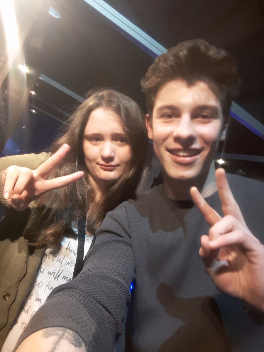 Back in 2017, Shawn noticed a fan having a panic attack at the theater, so he rushed to calm her down and insisted on taking pictures with her.