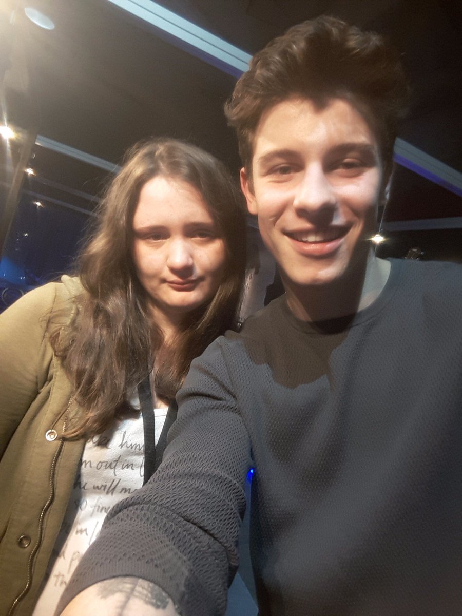 Back in 2017, Shawn noticed a fan having a panic attack at the theater, so he rushed to calm her down and insisted on taking pictures with her.
