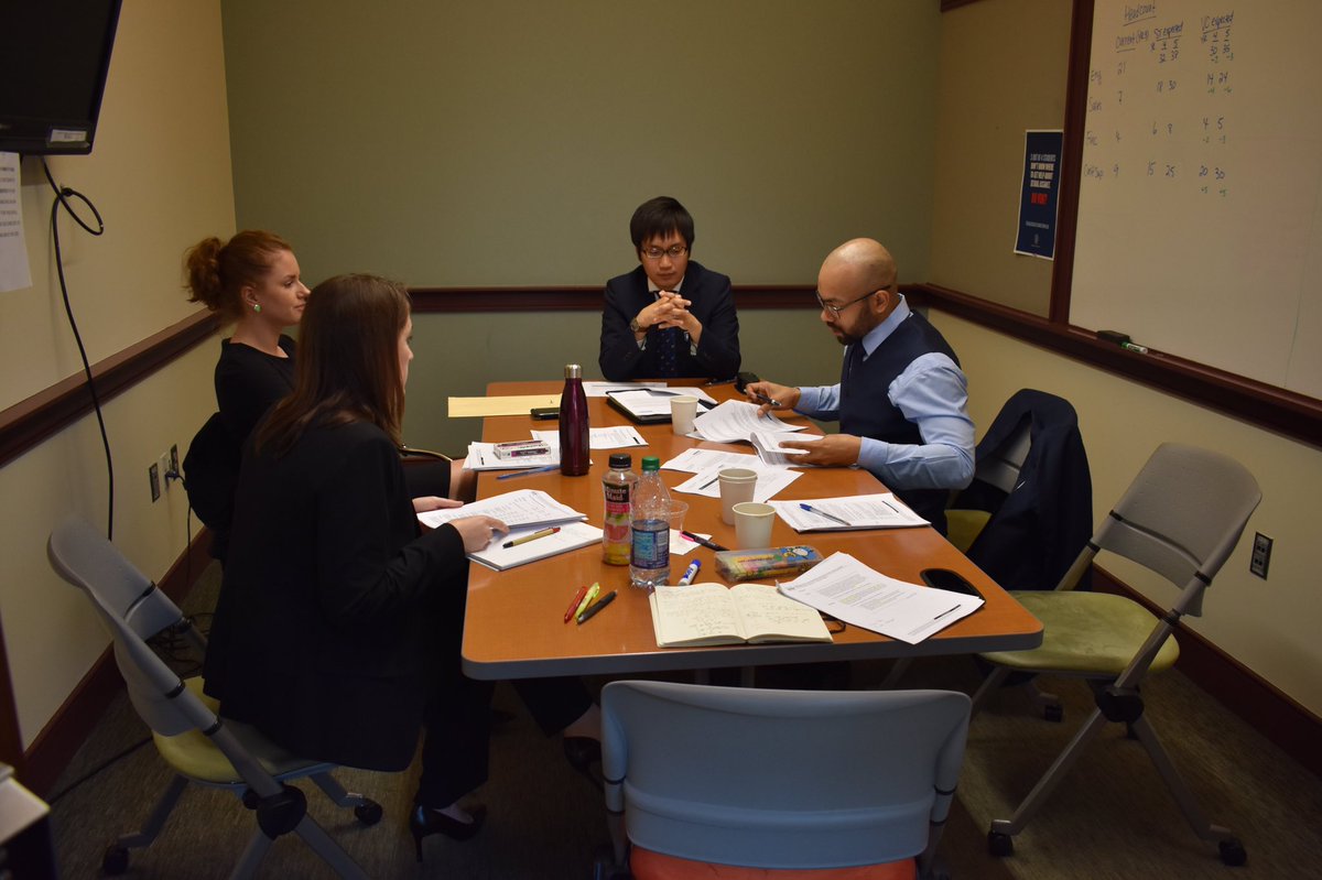 msbgu's tweet image. Students prepping for the cases with their squad. #ExecutiveChallenge