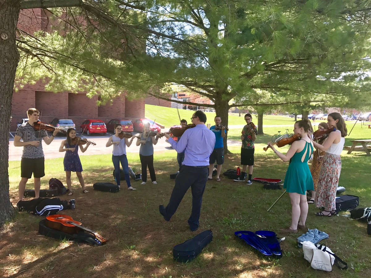 cranestrings's tweet image. It's a gorgeous day at Crane so why not take class outside?! #makeitcrane #fiddling