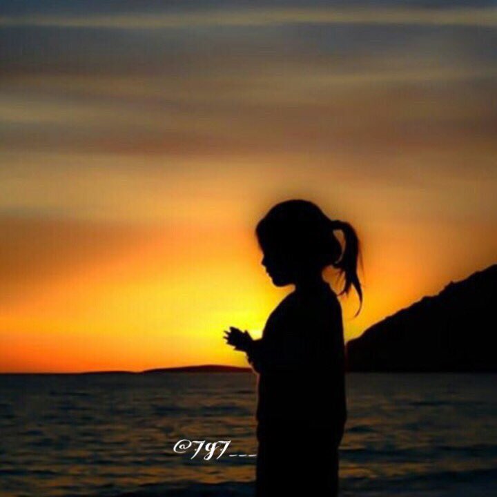 FadeHajjaj's tweet photo. .
.
تراها تسرق ليلها من الزمن 

                           أم ليلها يسرقها من نفسها  

 https://t.co/jsvt4rBJs3 by #_11m_ via @c0nvey https://t.co/nc8wnhaZ7E