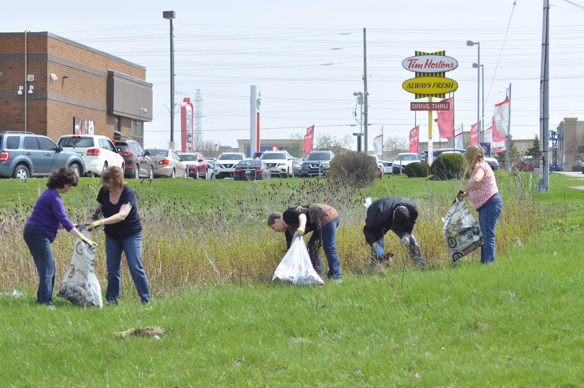 Also spied this group from the Commissionaires cleaning up Midpark & Arlington for #PitchInKingston Day! #ygk