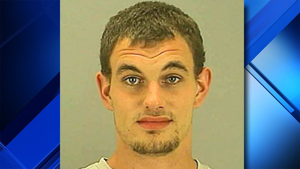 Man calls 911 to request police dog to track down heroin allegedly stolen from him bit.ly/2pccNTU https://t.co/zgZ9NNzyBW