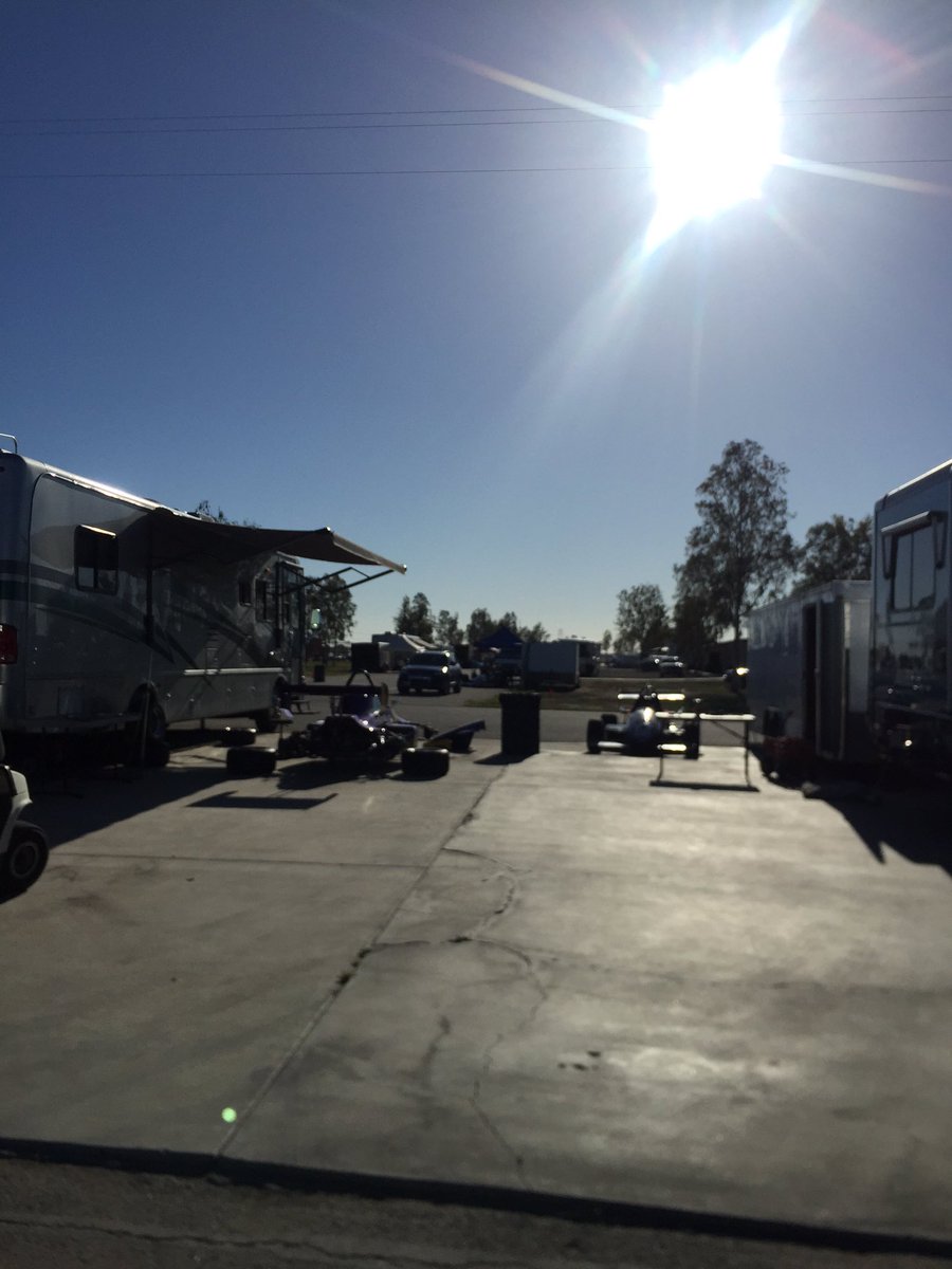 veskimo_racing's tweet image. Just another beautiful day at the track! #buttonwillowraceway
