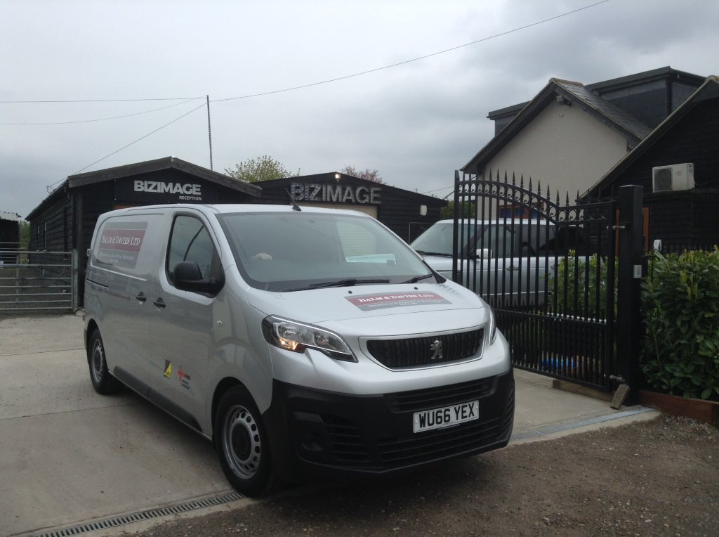 BizImageLewis's tweet image. Balm &amp;amp; Davies van completed yesterday. Very good end to the week. #BizImage #Signwriting @BizImageUK