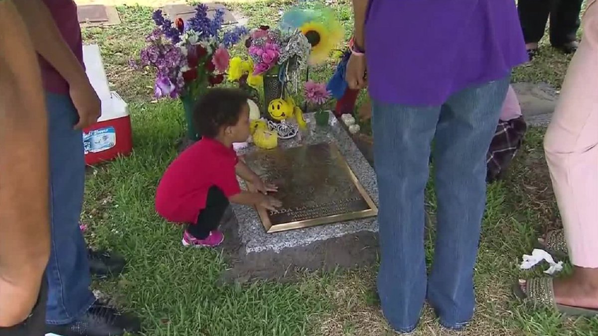 Jada Page's gravesite fitted with headstone in honor of 8-year-old killed in shooting bit.ly/2qfn1E8 https://t.co/KxbyXVY1il