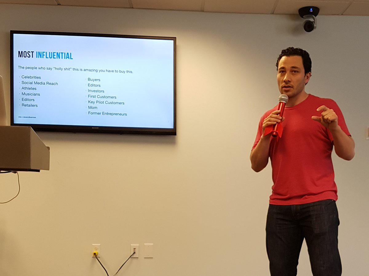 CyrChristina's tweet image. .@marcbarros at the #HardwareWorkshop #Seattle teaching how to identify and zero in on key influencers for your device @synapse