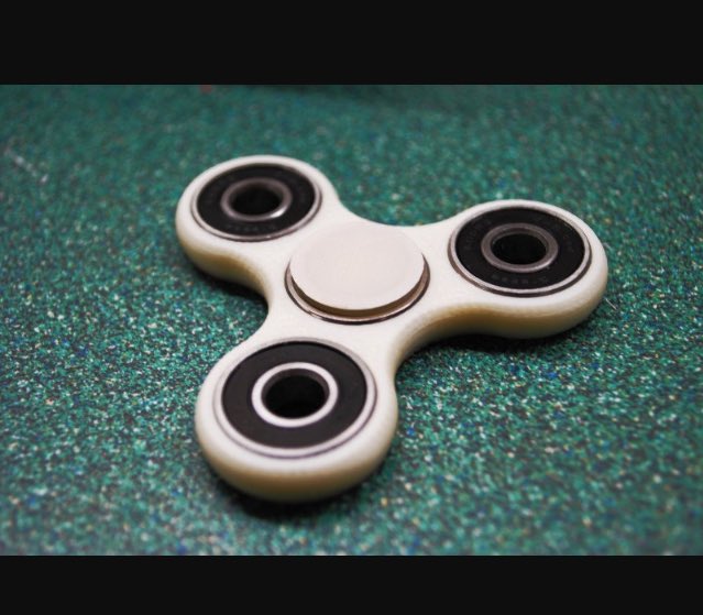 FidgetSpinner5 tweet picture