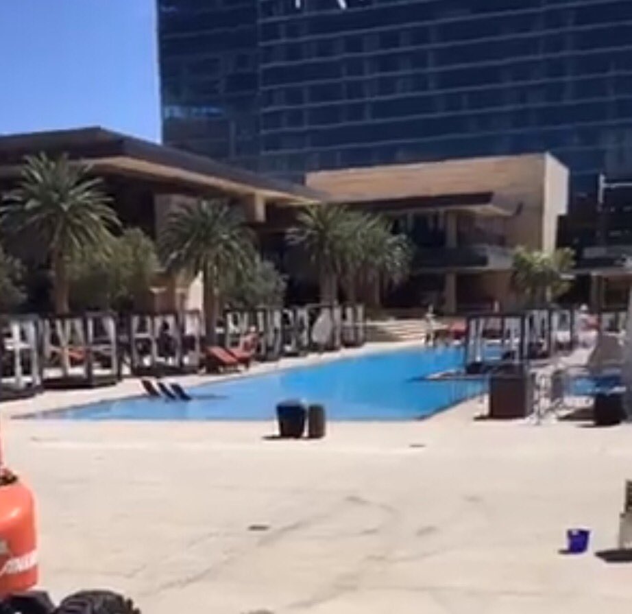 NELastWords's tweet image. #LoadIn #rockintospring #nelw facebook.com/twoinchesmo/vi…