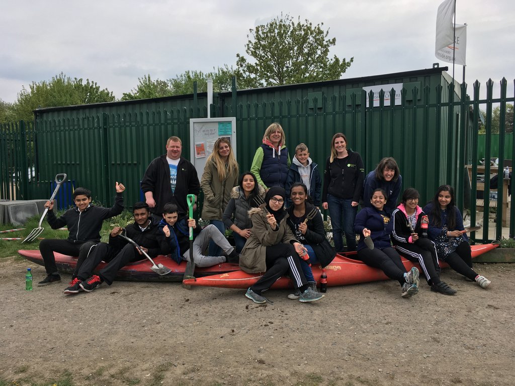 Slough Tesco supporting a clean up at Jubilee Riverside ♻♼♽ <a href="/CarlaLMatthews/">Carla Matthews</a> <a href="/lyons_rob/">Rob Lyons</a>