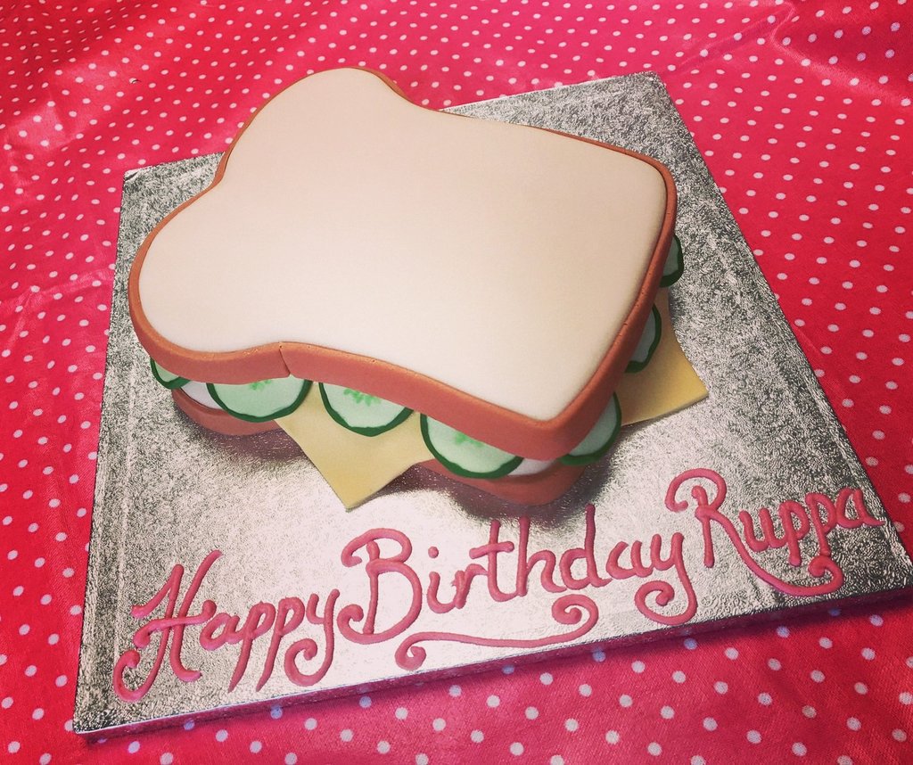 Now that's my kind of sandwich~🍰
#cucumberandcheese #birthdaycake #sugarart #cakesandwich